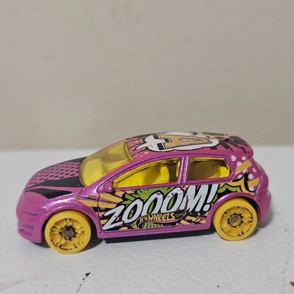 2016 Hot Wheels Volkswagen Golf MK7 Zoom Crash Comic Diecast Toy Car - Picture 2 of 6